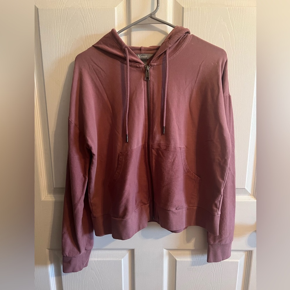 cute zip up hoodie. Great condition. Barely worn. Size small